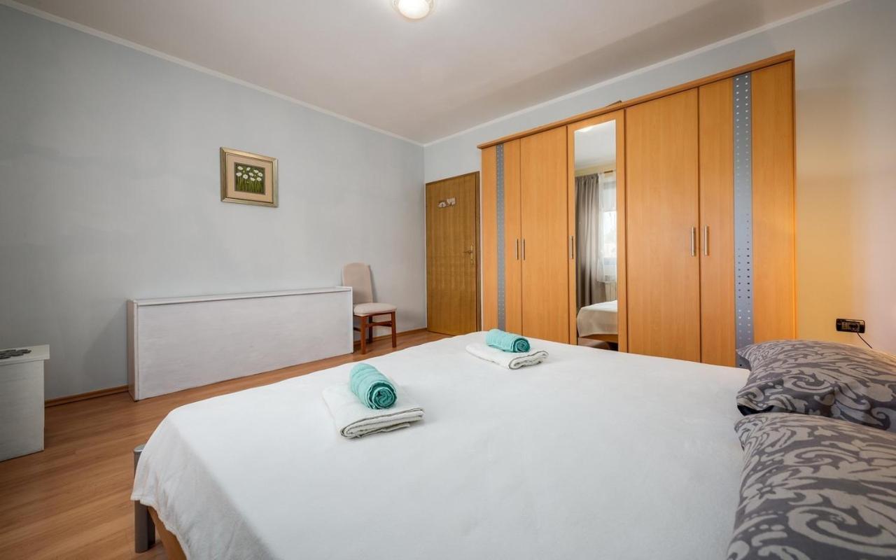 Iva House With Apartment Umag Exterior photo
