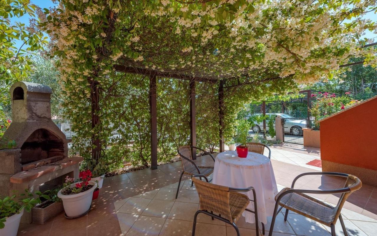 Iva House With Apartment Umag Exterior photo